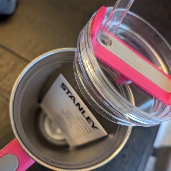 STANLEY QUENCHER H2.0 40OZ- BRIGHT PINK - Picture 6 of 6